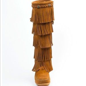 Minnetonka 5 Layer Fringe Boots